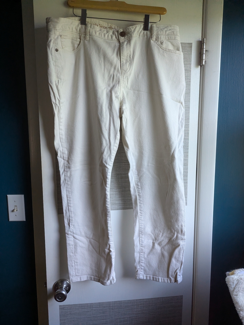 Vera Wang Cream Roll-Cuff Capri Jeans